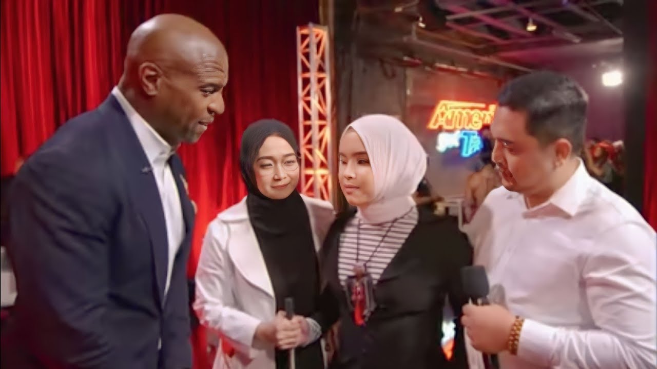 🧶Ibu Putri Ariani Kesenggol Tangan Simon Cowell Usai Beri Golden Buzzer di America's Got Talent