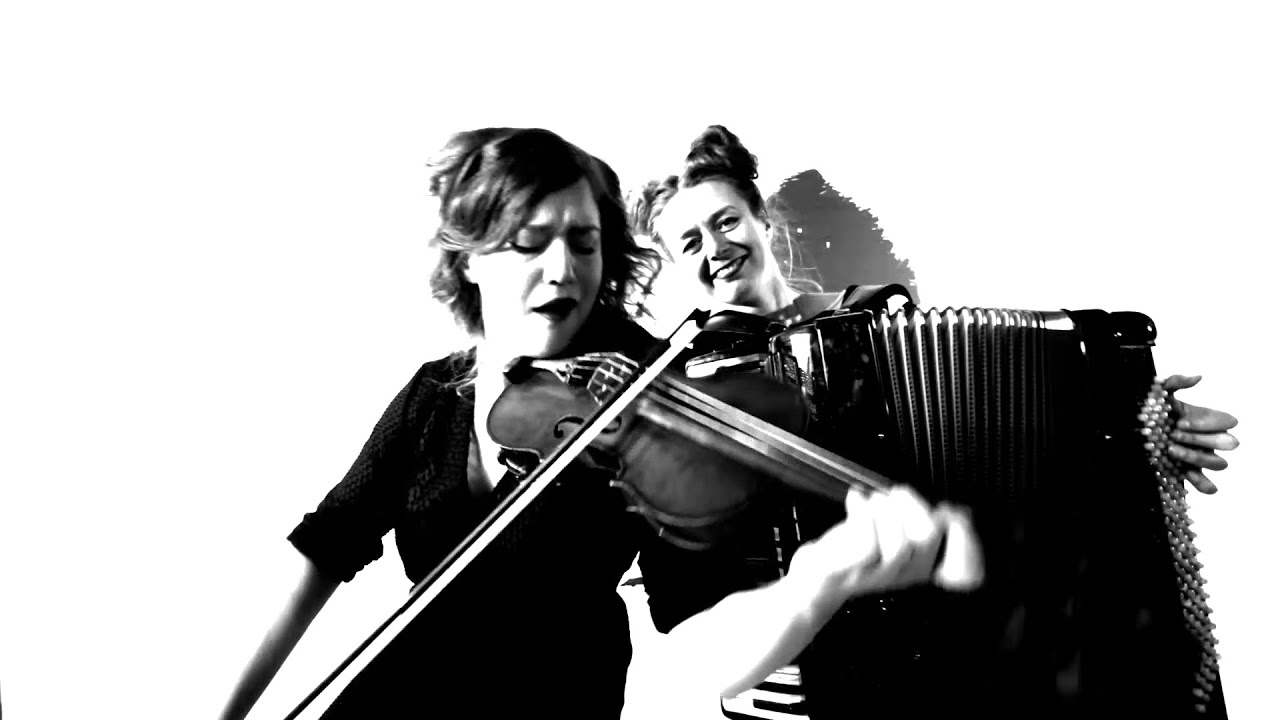 Maartje & Kine - The Panda