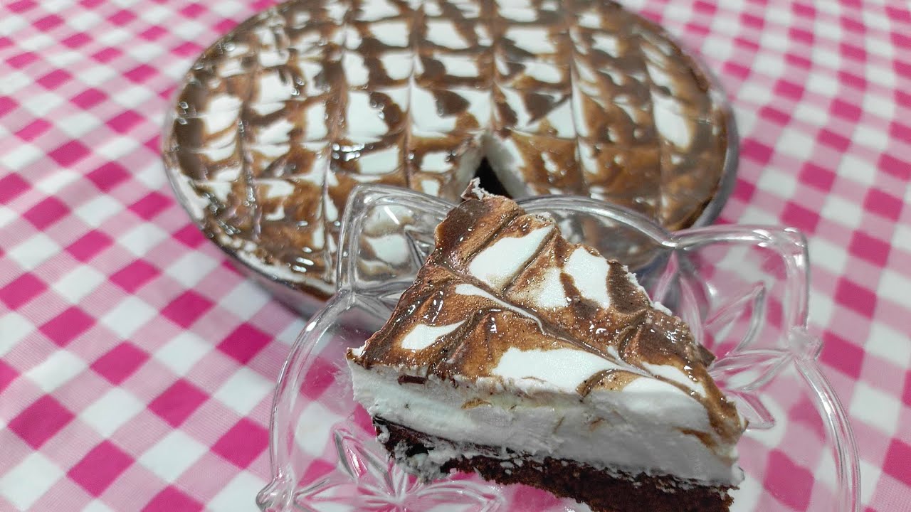  طريقة كيكة الشكولاتة بصوص الشكولاتة والكريمة ( chocolate cake)