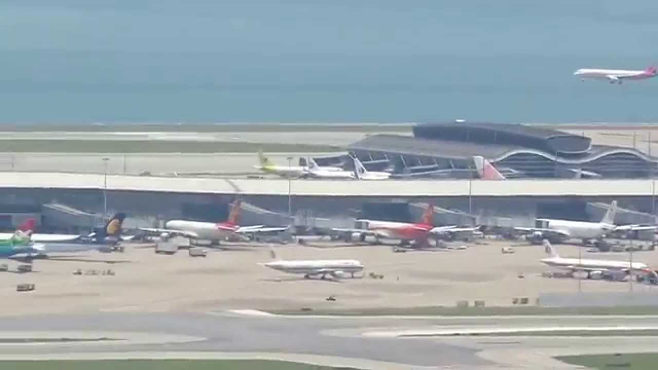 BEAUTY PLANES LANDING AND TAKE OFF IN AIRPORT HONG KONG | AUDIOVISOR
