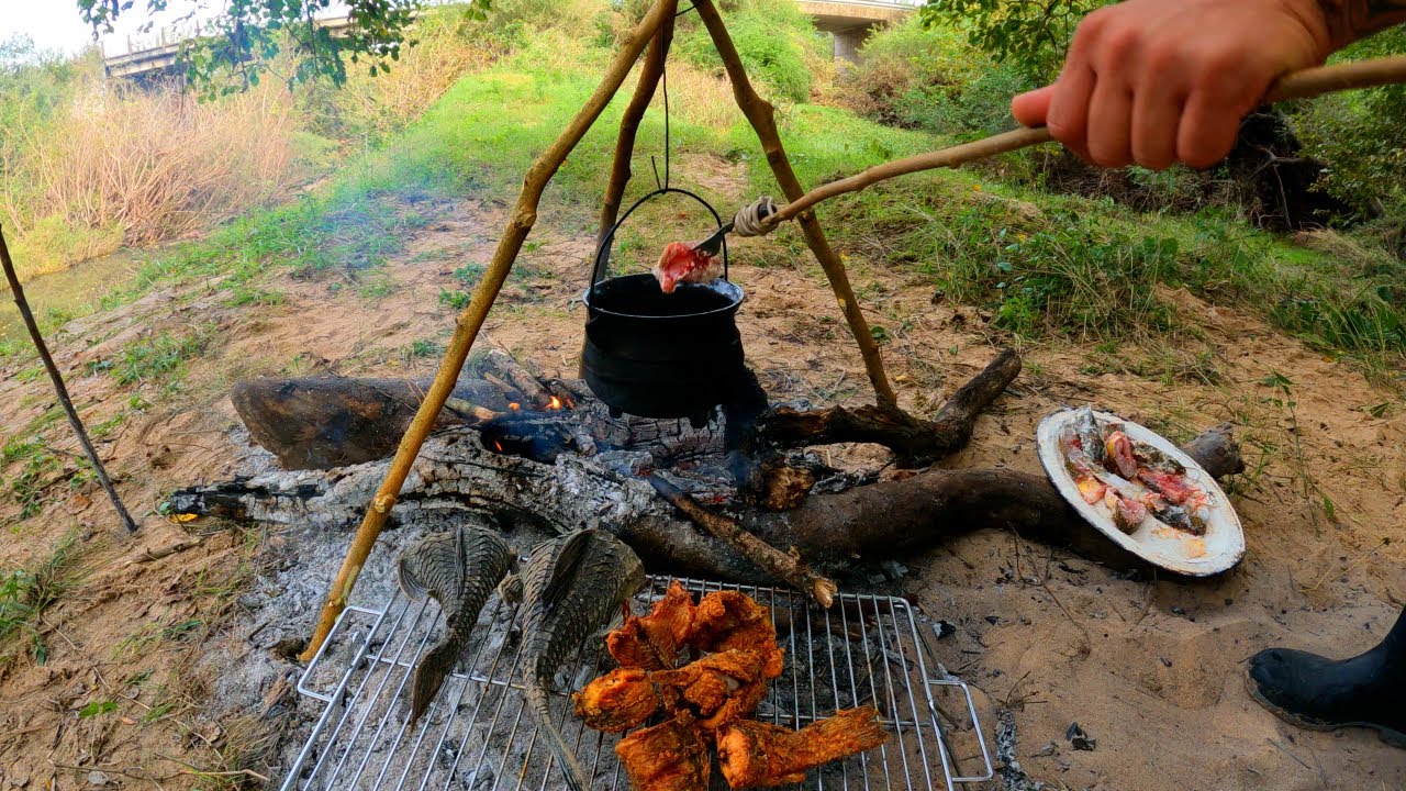 CAMPAMENTO DE PESCA Y COCINA EN ARROYO, fritanga de bagres y bogas, pesca de barrio
