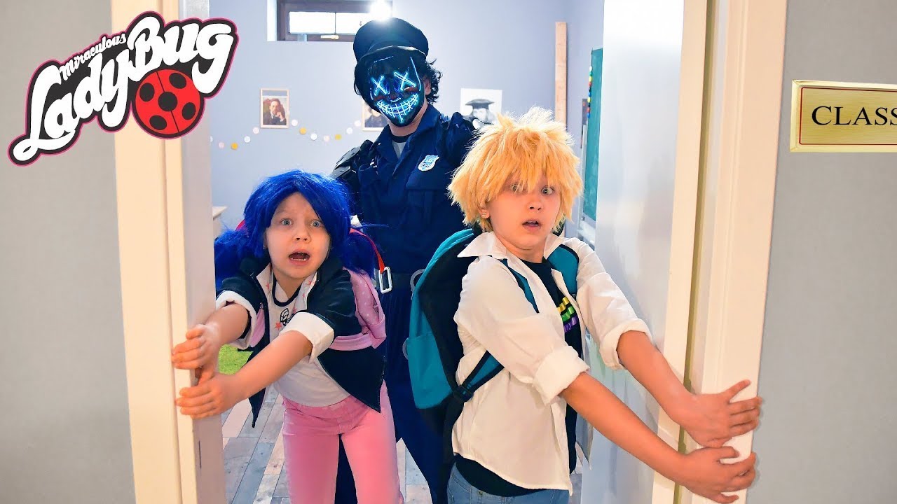 Chloé nos ha PUESTO EN PELIGRO! RoboCop se volvió a nuestra escuela!