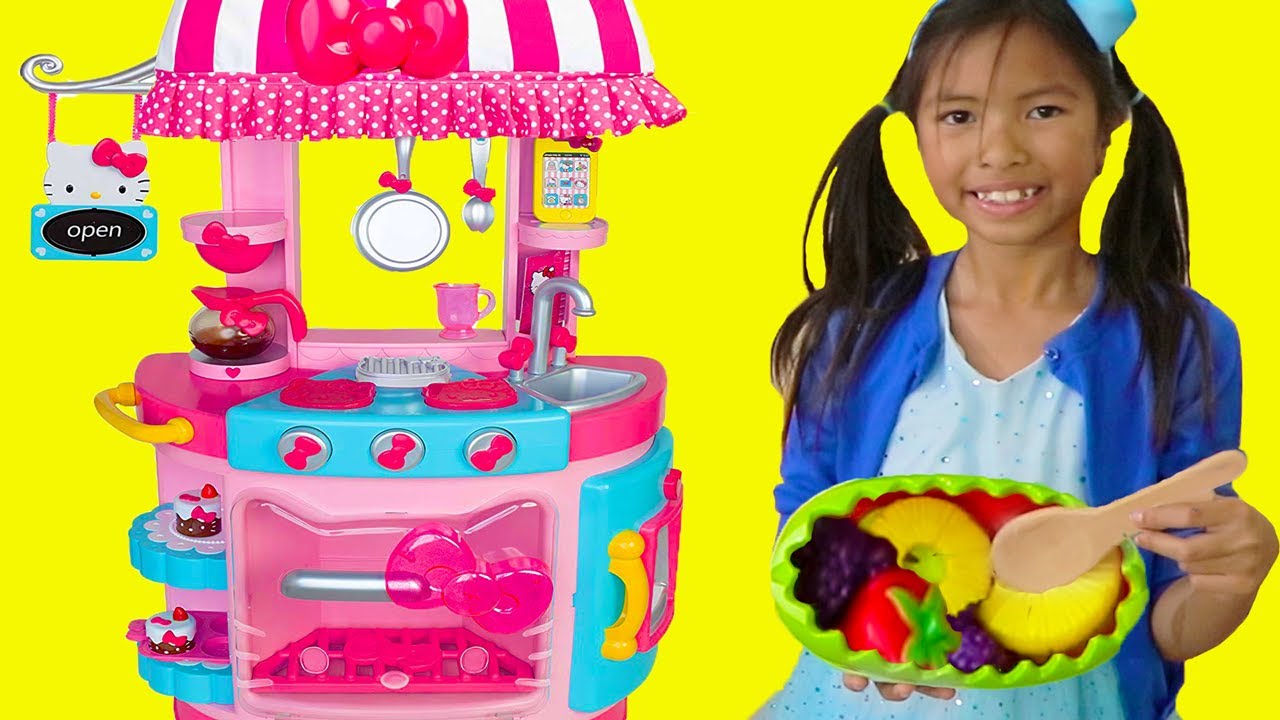 Wendy Juega con la Cocina de HELLO KITTY | Juguetes de Cocina para Niños