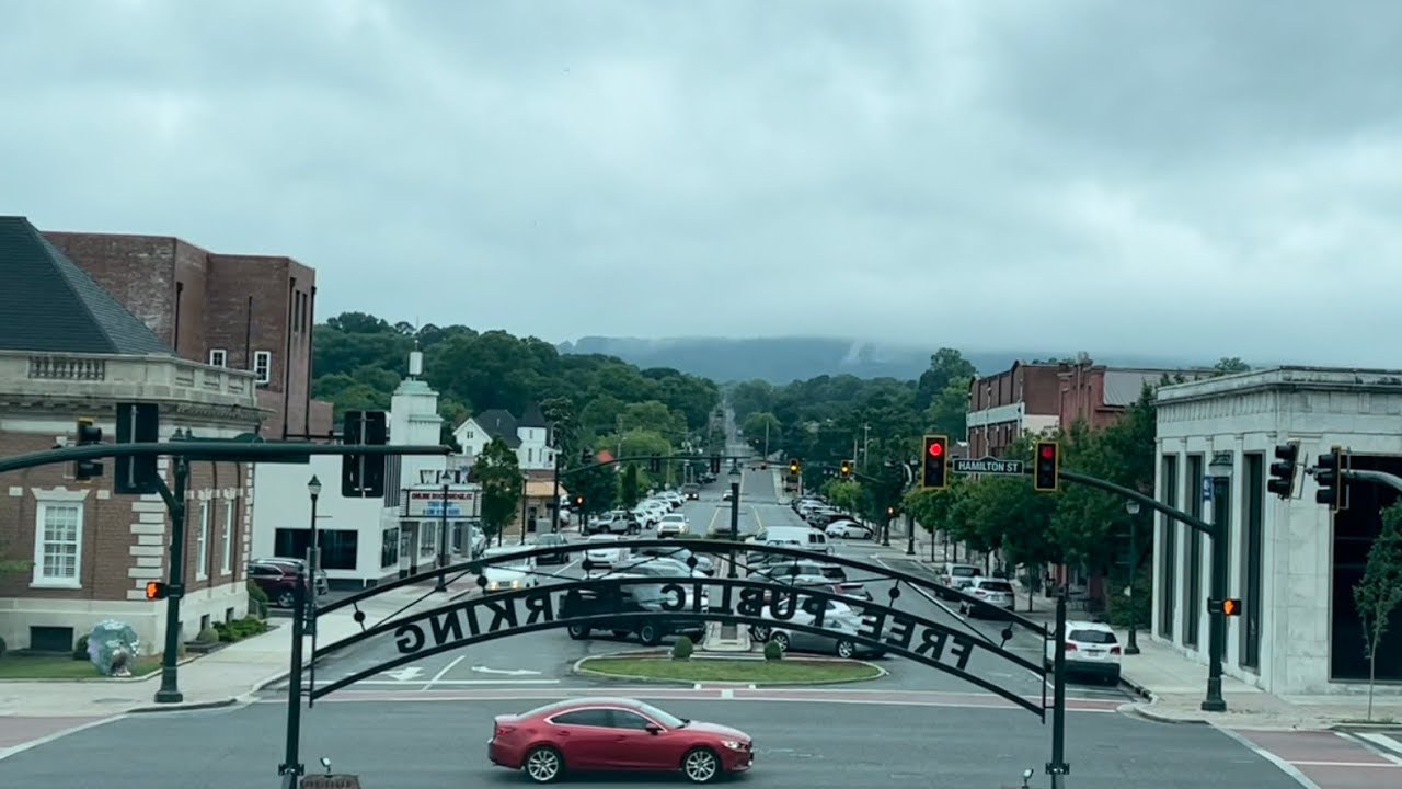 DALTON GEORGIA ~ 50% LATINO  😎  Clean Southern Town In GA Mountains