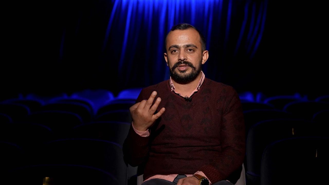Kürtçe stand-up yapan, kekeme sanatçı Salih Yıldızöz: Üç saniye sabredin, cümlemizi bitirelim!