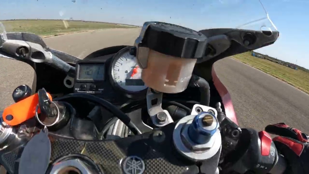 Te poţi ţine cu R6 după R1 pe circuit? (1)
