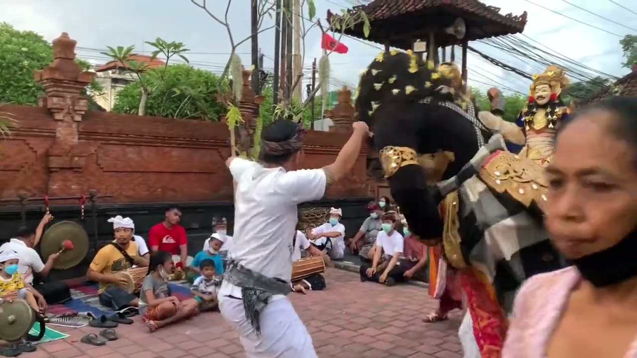 Ratungurah Agung mesolah (nyambleh) Kajeng Kliwon Jero Kajanan Padangsambian 🙏