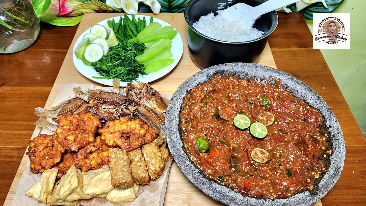 NASI TEMPONG KHAS BANYUWANGI, KOMPLIT DENGAN DADAR JAGUNG, SAMBEL TEMPONG, DLL.