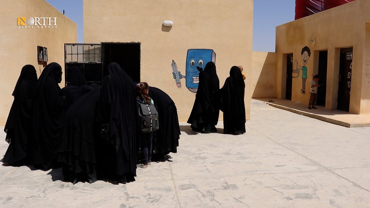 نازحين من مخيم الهول في مخيم منبج الشرقي يطالبون بتسريع إجراءات الكفالات وعودتهم إلى مدينة منبج