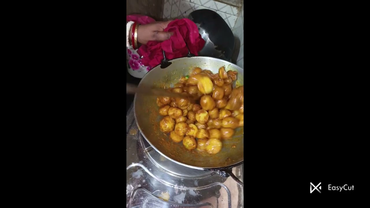 #viralvideo #howtomakecakecreamathome আজ ফ্রায়েড রাইস আর আলুর দম বানালাম ভালো লাগলে একটা লাইক দেবেন