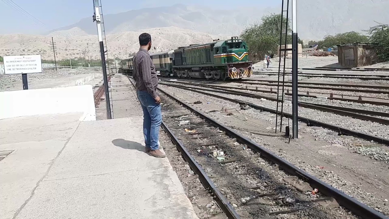 Mach Railway station 39Dn jafeer express going Sibi