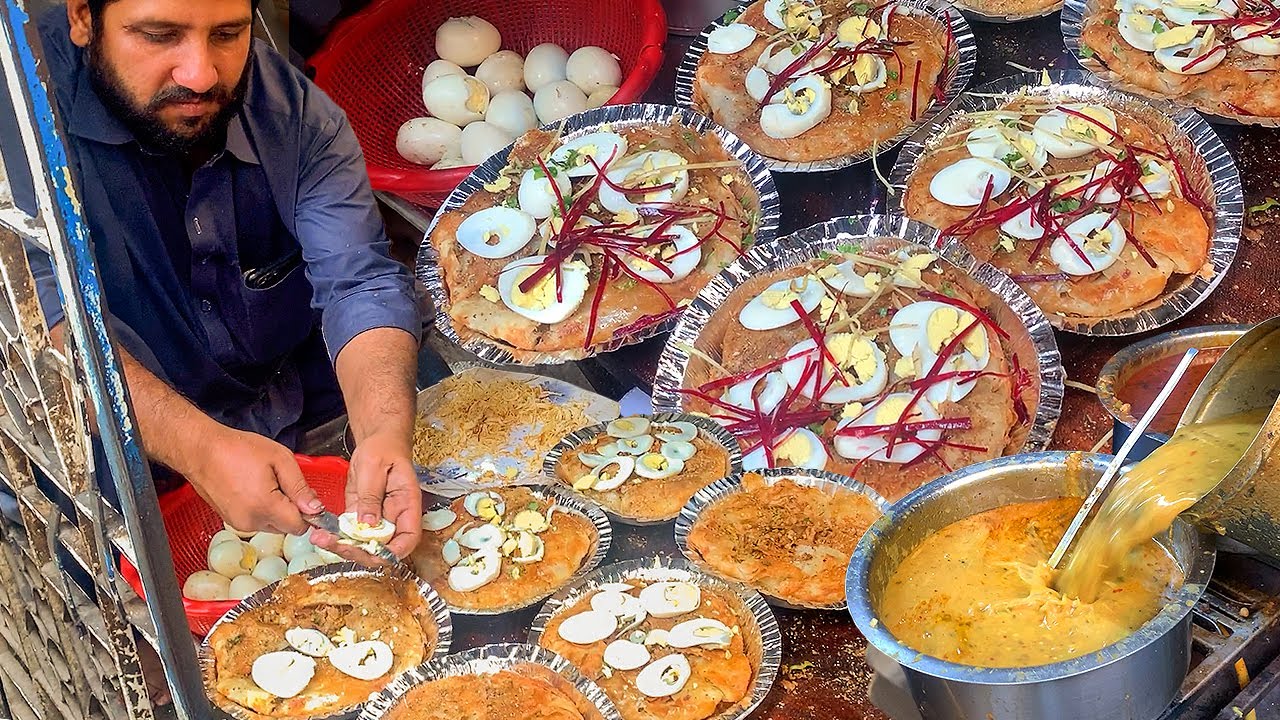 Pakistani Street Food: Never Seen Before Chicken Bride Paratha. Hyderabad Food Street Dulhan Paratha