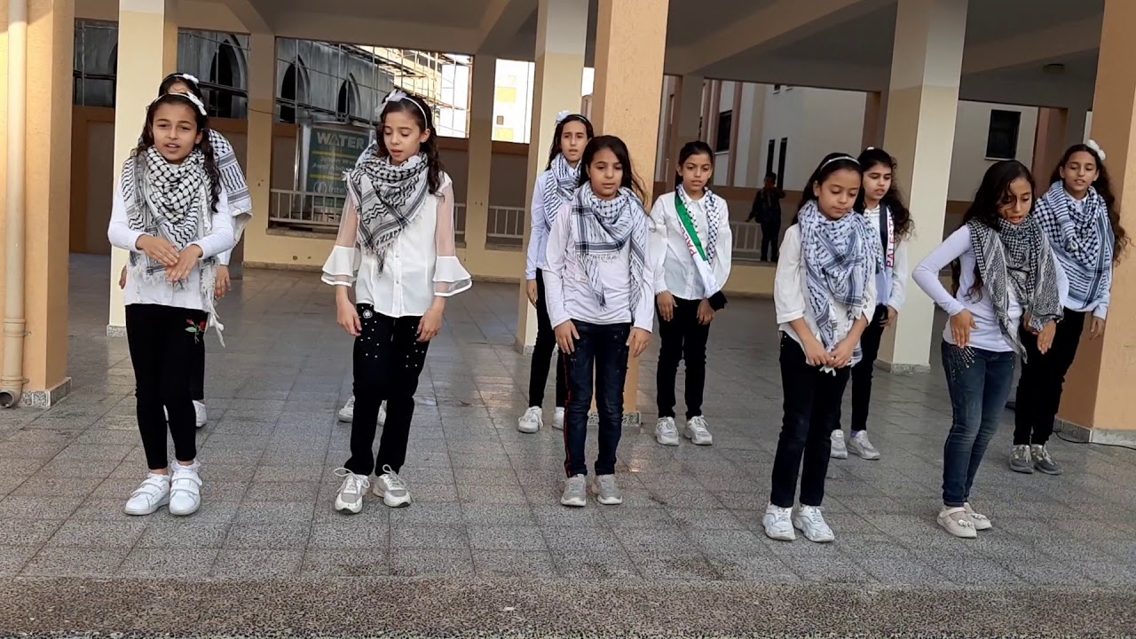 استعراض طالبات الصف السادس (الحق سلاحي)