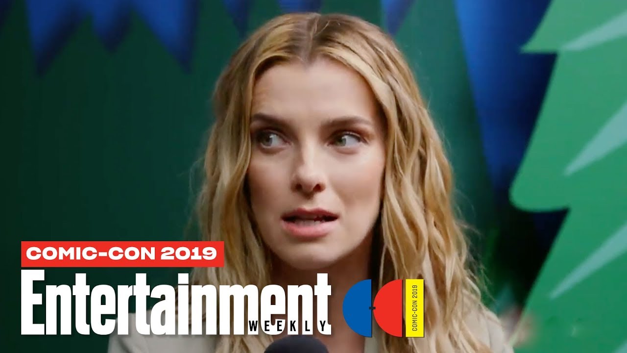 'Glow' Star Betty Gilpin Joins Us LIVE | SDCC 2019 | Entertainment Weekly
