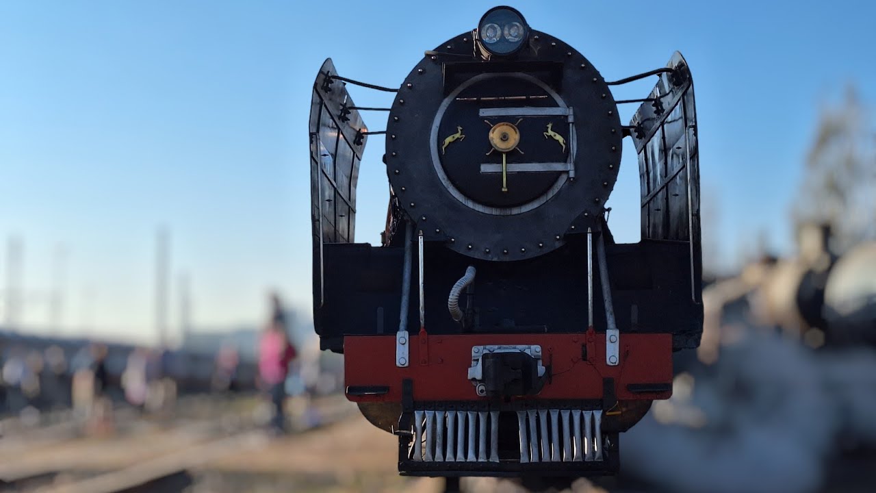 Wonder Steam train test run to Pyramid South