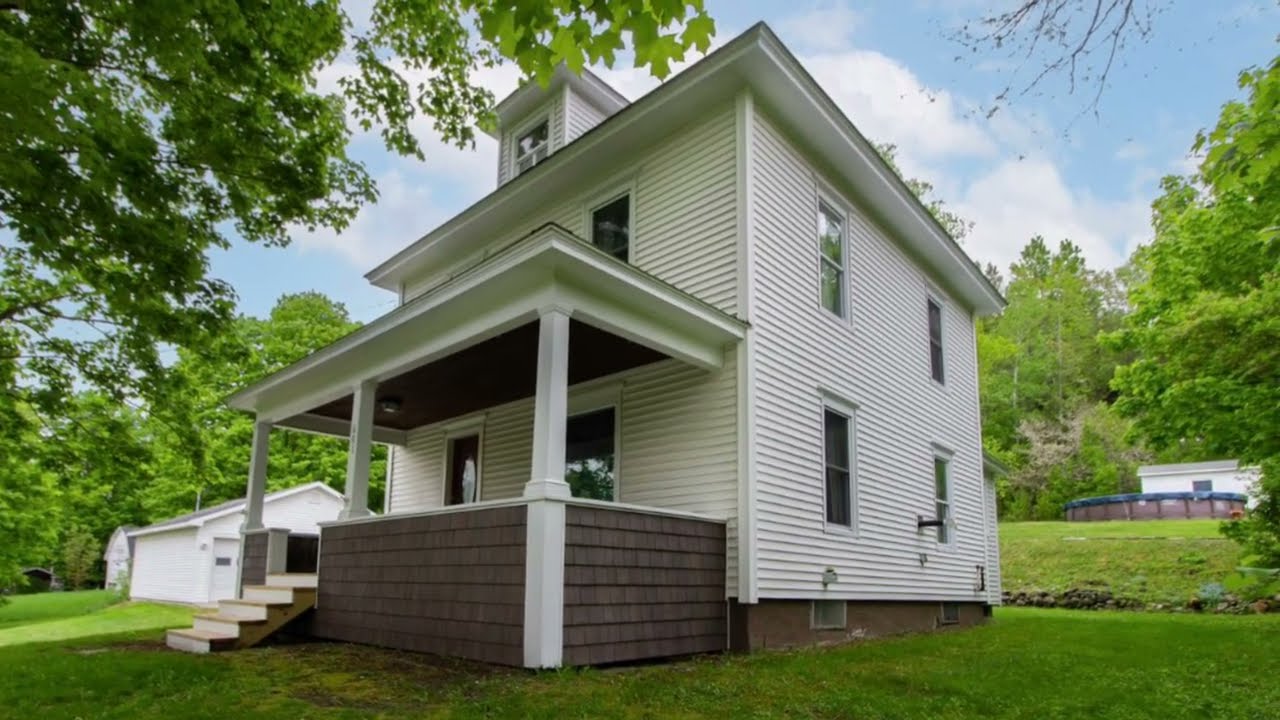 Classic Vermont Foursquare Home For Sale - 601 Main St. Derby Line VT