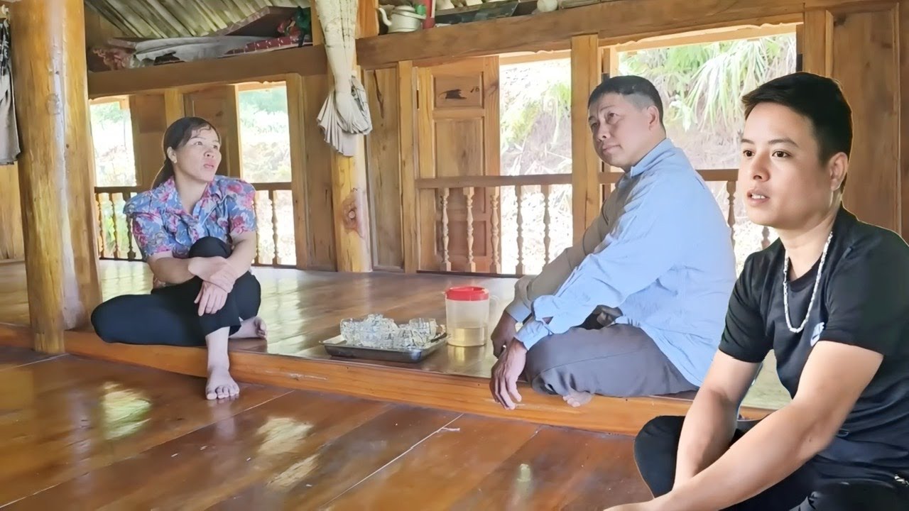 Отец офицера полиции Луена выразил свое неодобрение истории любви Луена и Вонга.