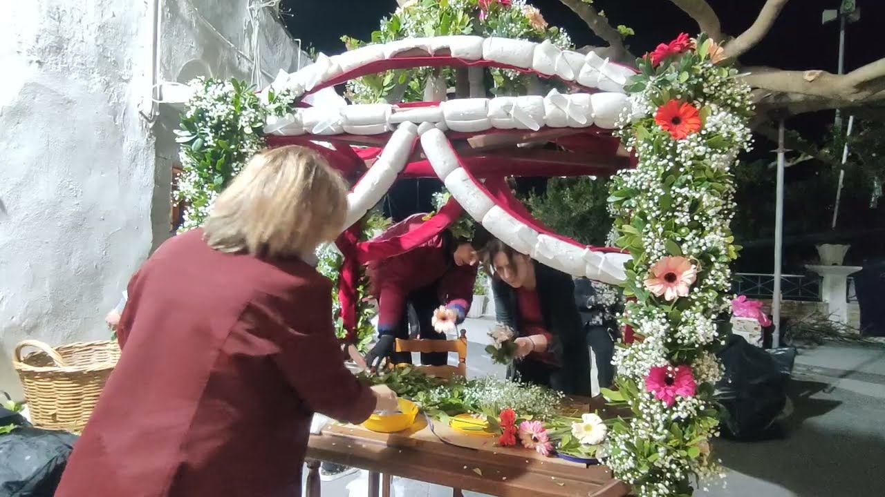 Στολισμός Επιταφίου στο Πυθαγόρειο ξημερώματα 22-4-22 Ι.Ν. Μεταμόρφωση του Σωτήρος