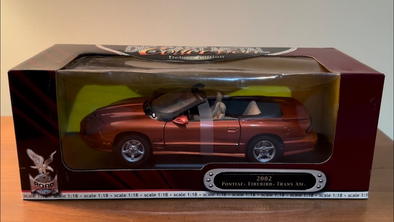 Распаковка Pontiac Firebird Trans Am 2002 года выпуска от Yatming (масштаб 1/18)