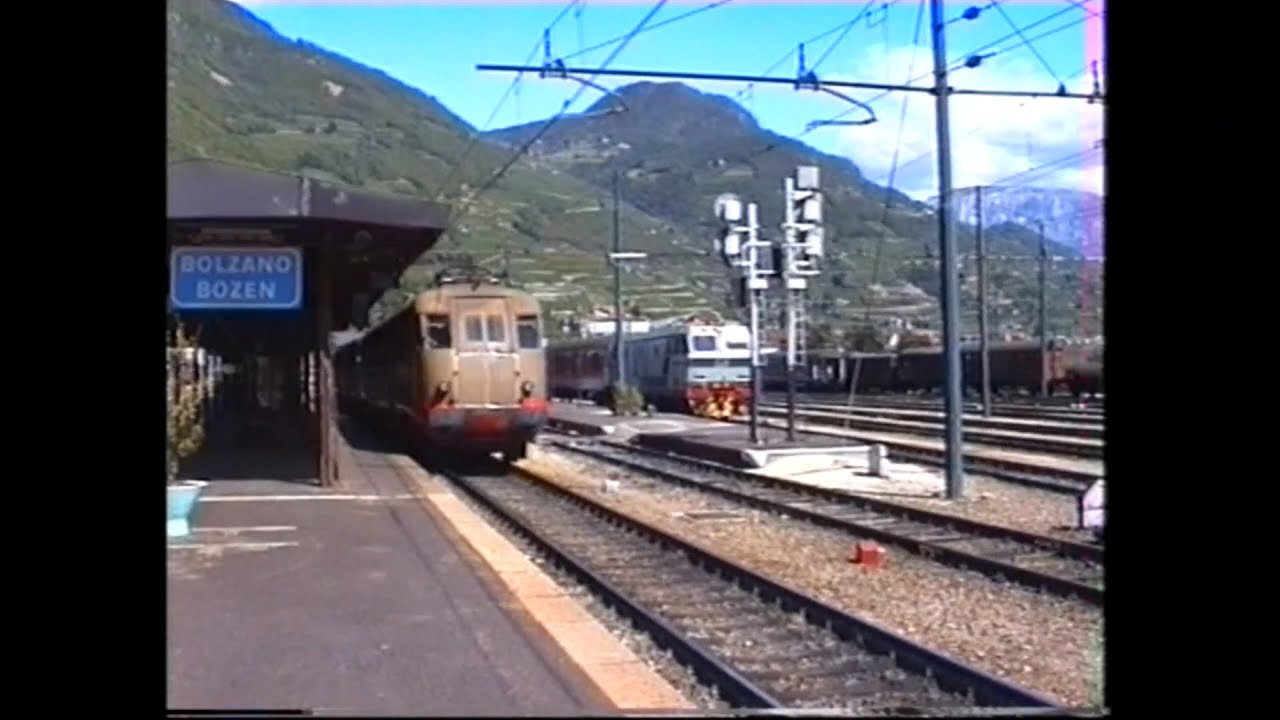 FS - Stazione di Bolzano / Bozen. Arrivi e partenze.   Agosto 1993