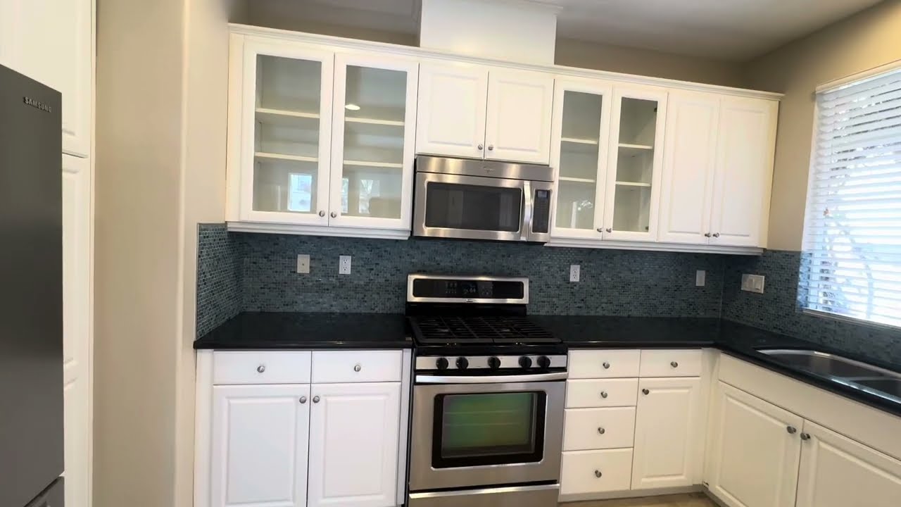 712 Nile River Drive, Oxnard CA 93036 Want to enjoy cool coastal living?