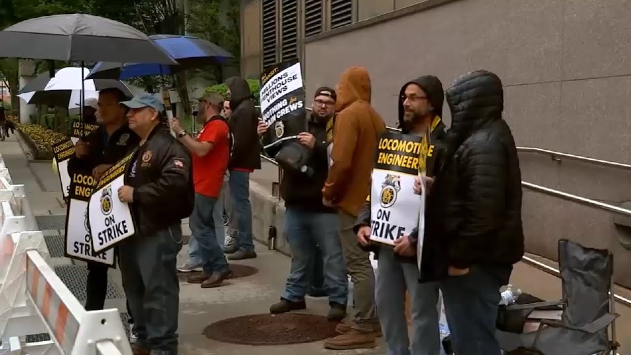 Union leaders call for state to return to negotiating table as NJ Transit strike continues