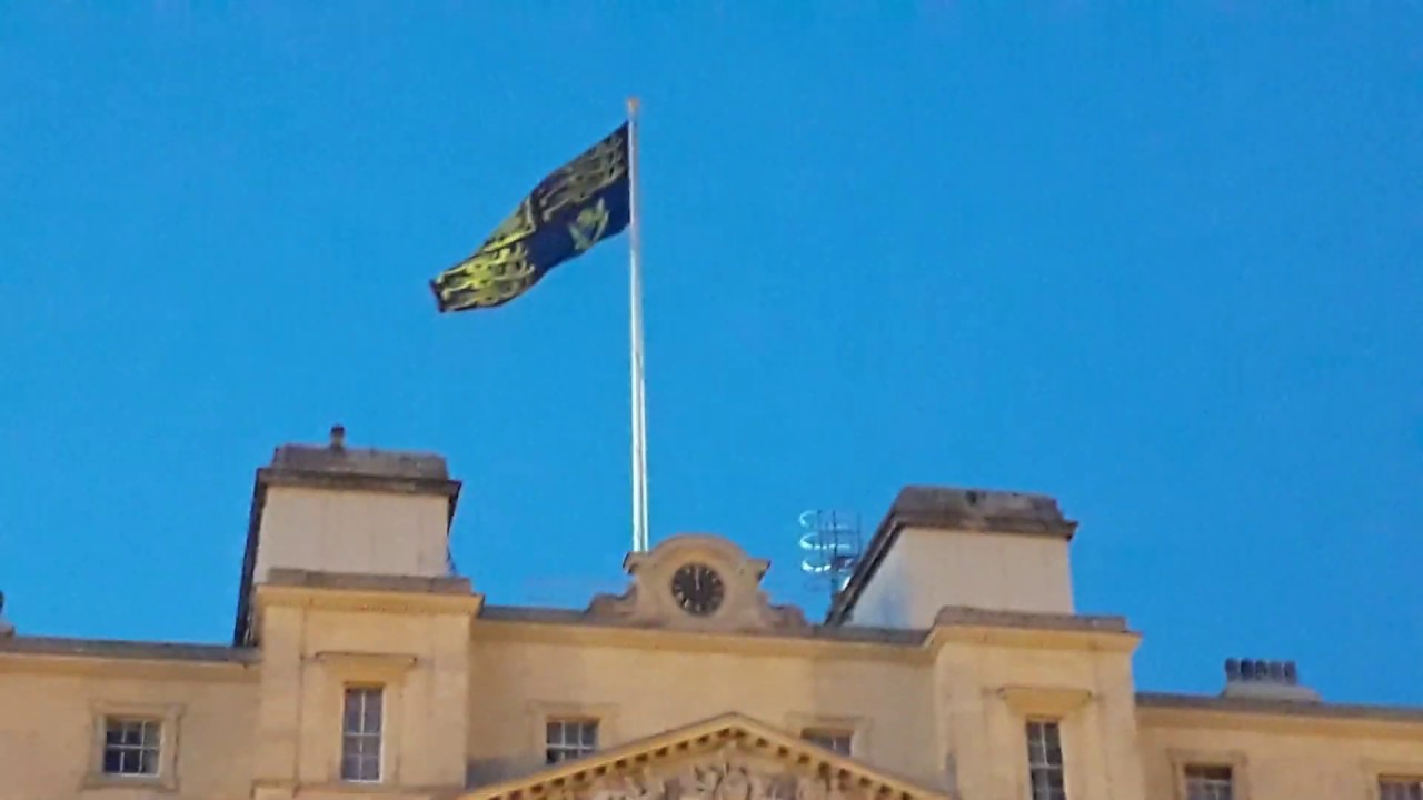 a wrong clock at Buckingham Palace