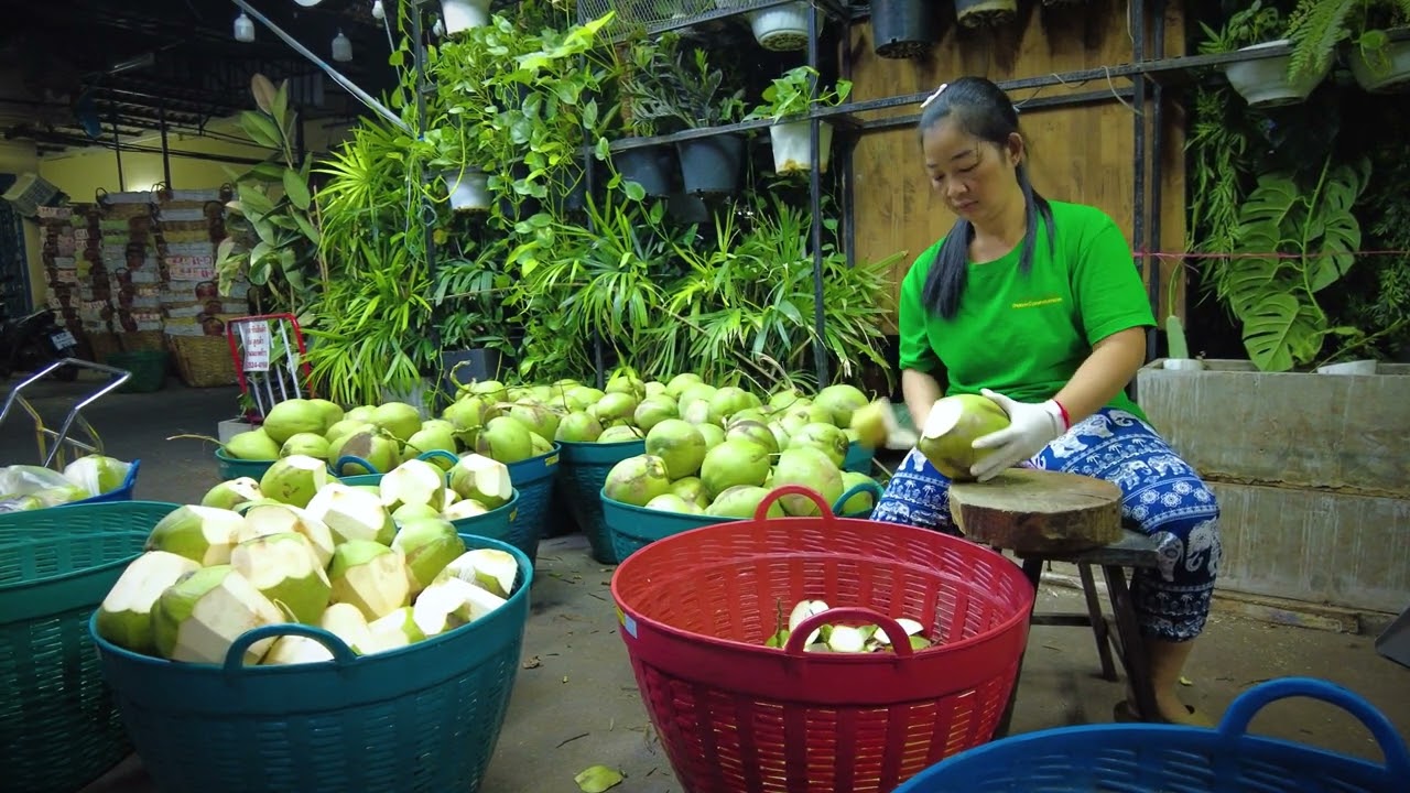 500 кокосов в день: мастерство тайской женщины в резке кокосов (бонус)