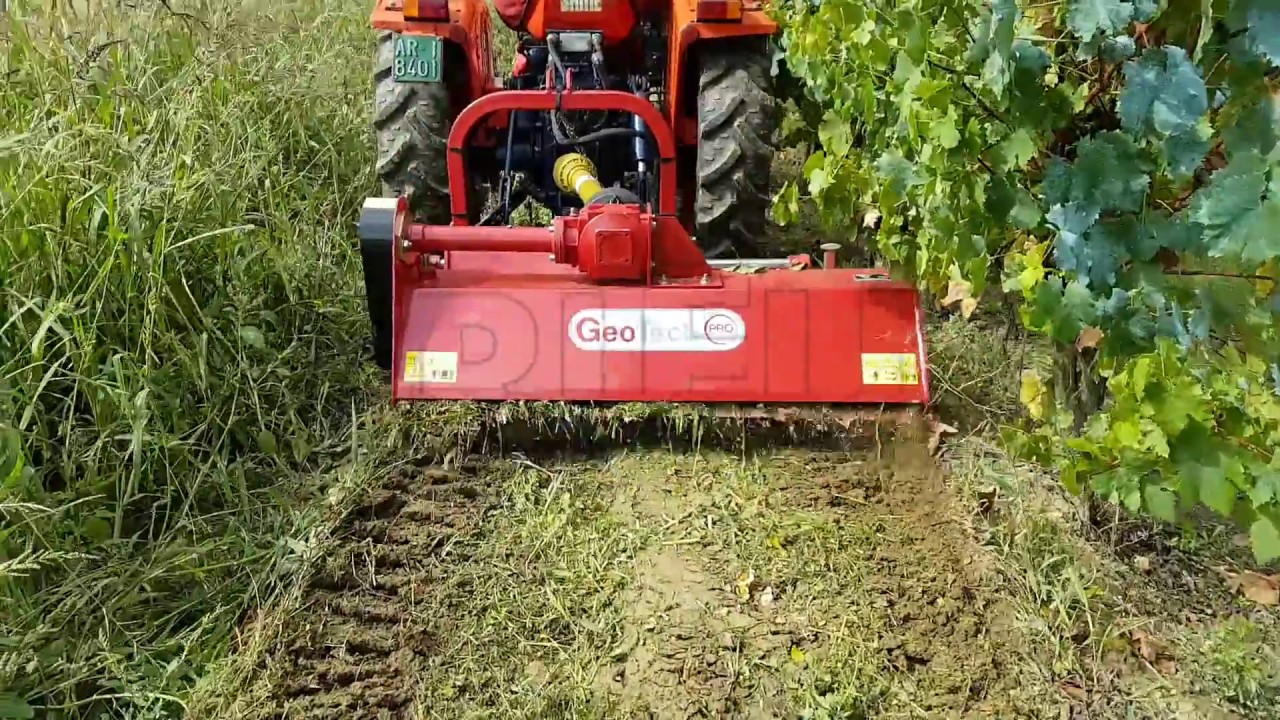 Funzionamento del trinciaerba con spostamento idraulico GeoTech Pro MFM 145-H