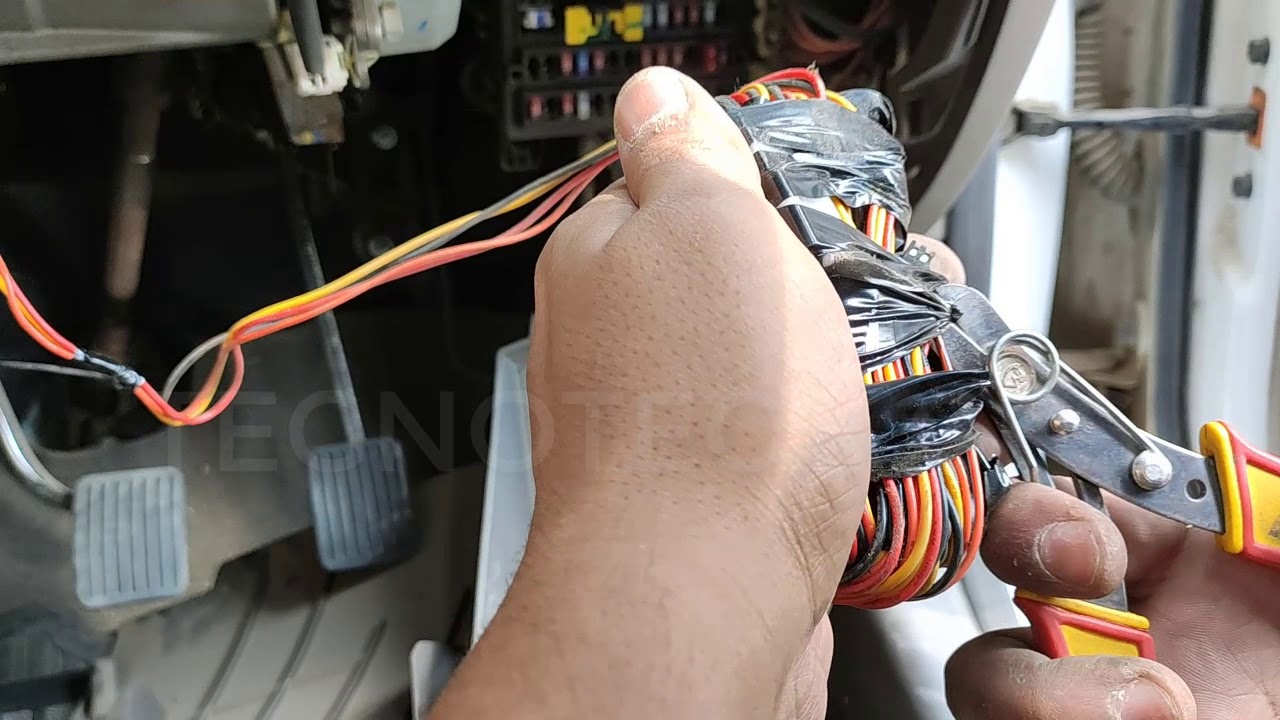 GPS Tracker for hyundai i10 | GPS tracker installation in i10  | Tegnotech GPS