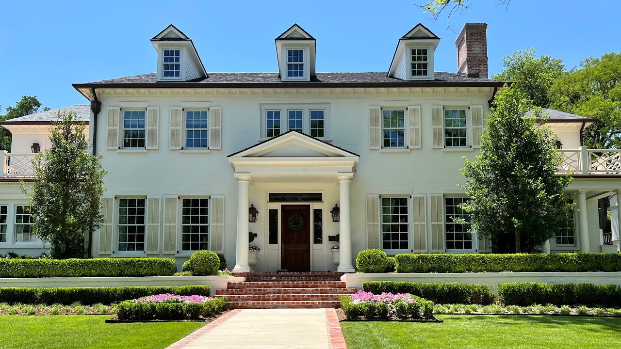 Beyond the Curb with Tori Rubinson interiors. Tour this exquisite Fort Worth home.
