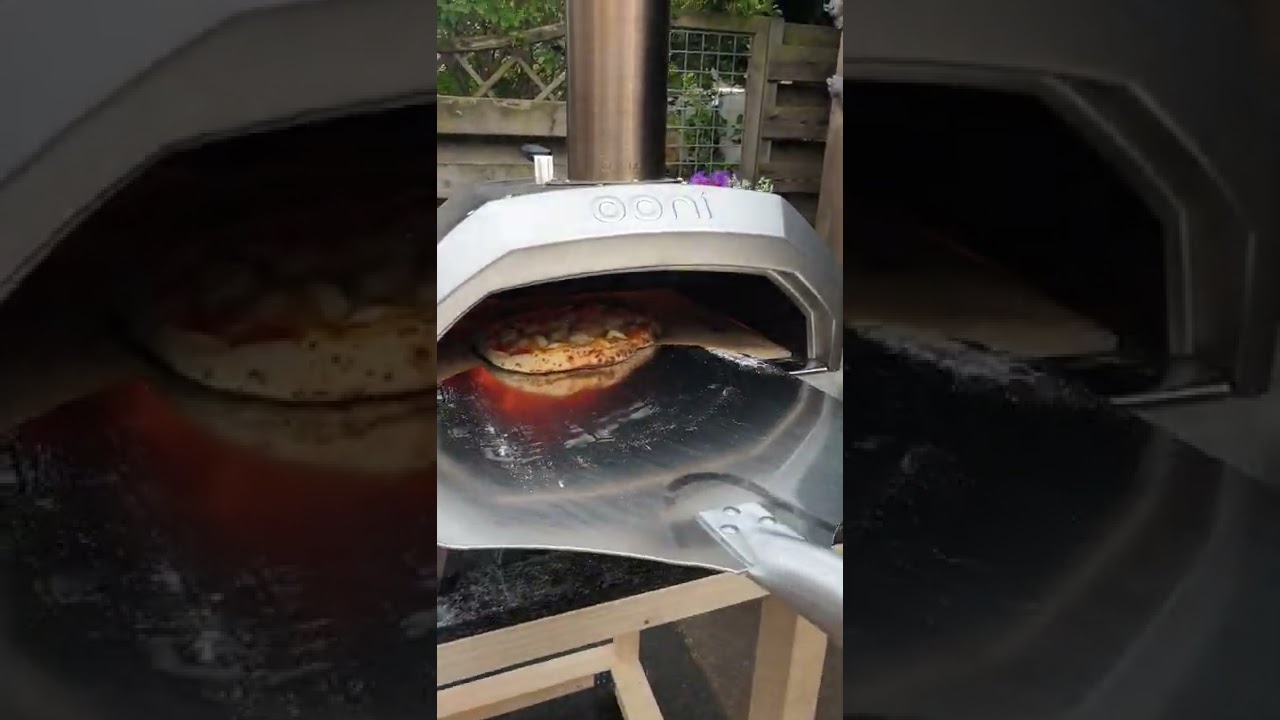 Ooni Karu 12 Pizza Oven