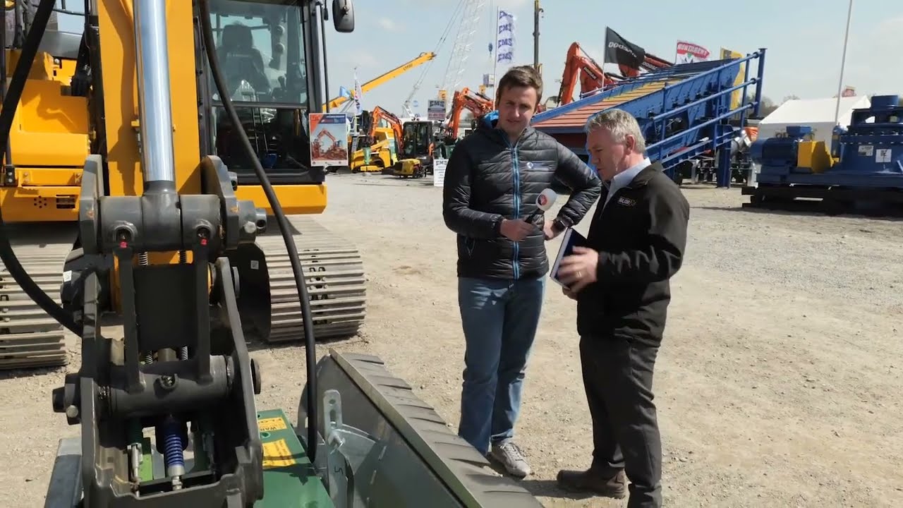 Martin talks thru the MJ39 Hedgecutter for diggers at CQMS