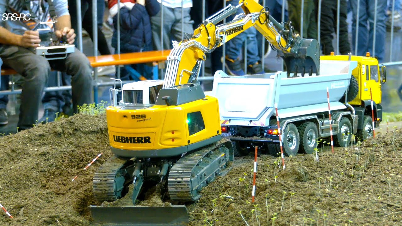 ALL NEW RC LIEBHERR 926 COMPACT DIGGRT AT WORK// RC DIGGER BUILDING A ROAD// IG RADundKette.AT