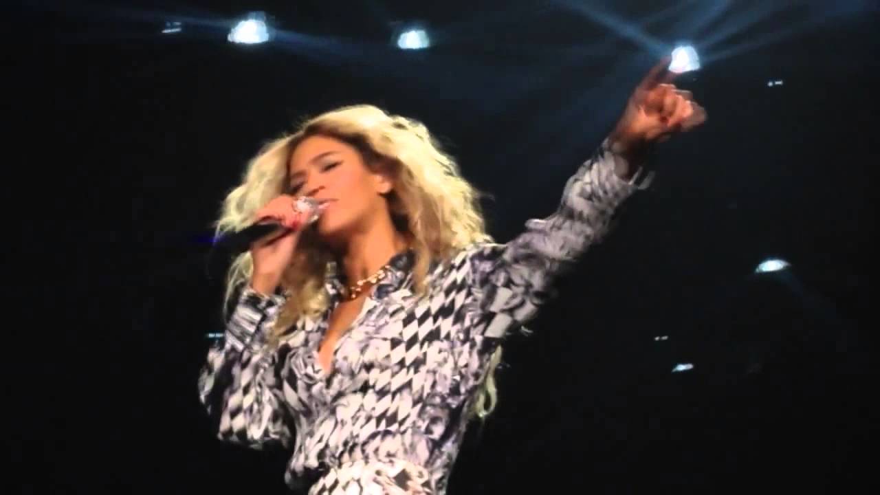HD - BEYONCE NEW SINGLE XO PERFORMED LIVE MRS CARTER SHOW 2013/2014 MULTI ANGLE VERSION 2