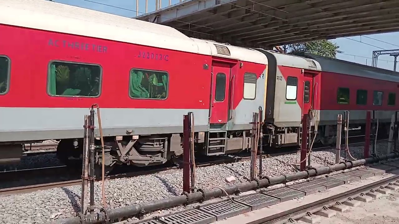 12561 Swatantrata Senani Express Skip Govindpuri#railways#indianrailways
