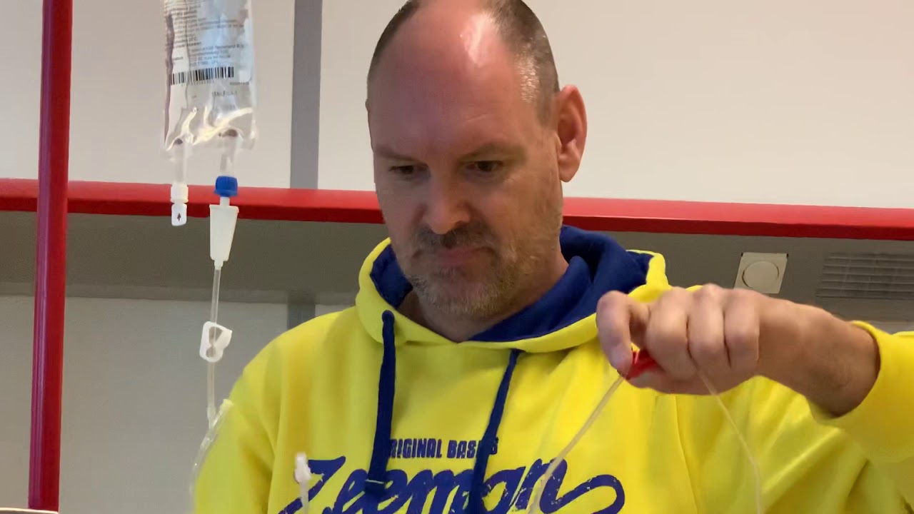 Infuussysteem ontluchten en volumepomp bedienen