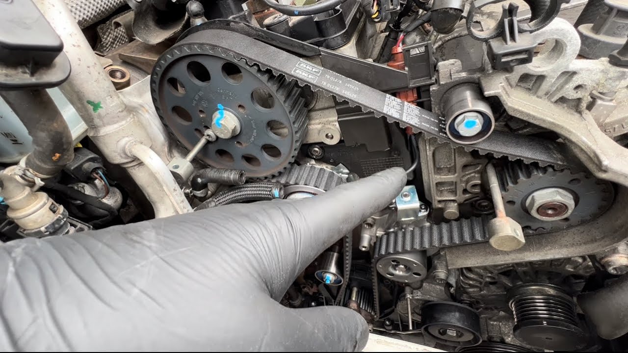 Volkswagen Passat 2.0TDI CRLB Замена ремня ГРМ и водяного насоса из-за чрезмерной утечки охлаждаю...