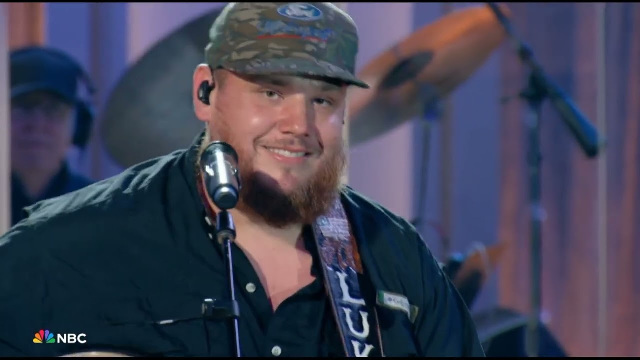 23/25 Luke Combs