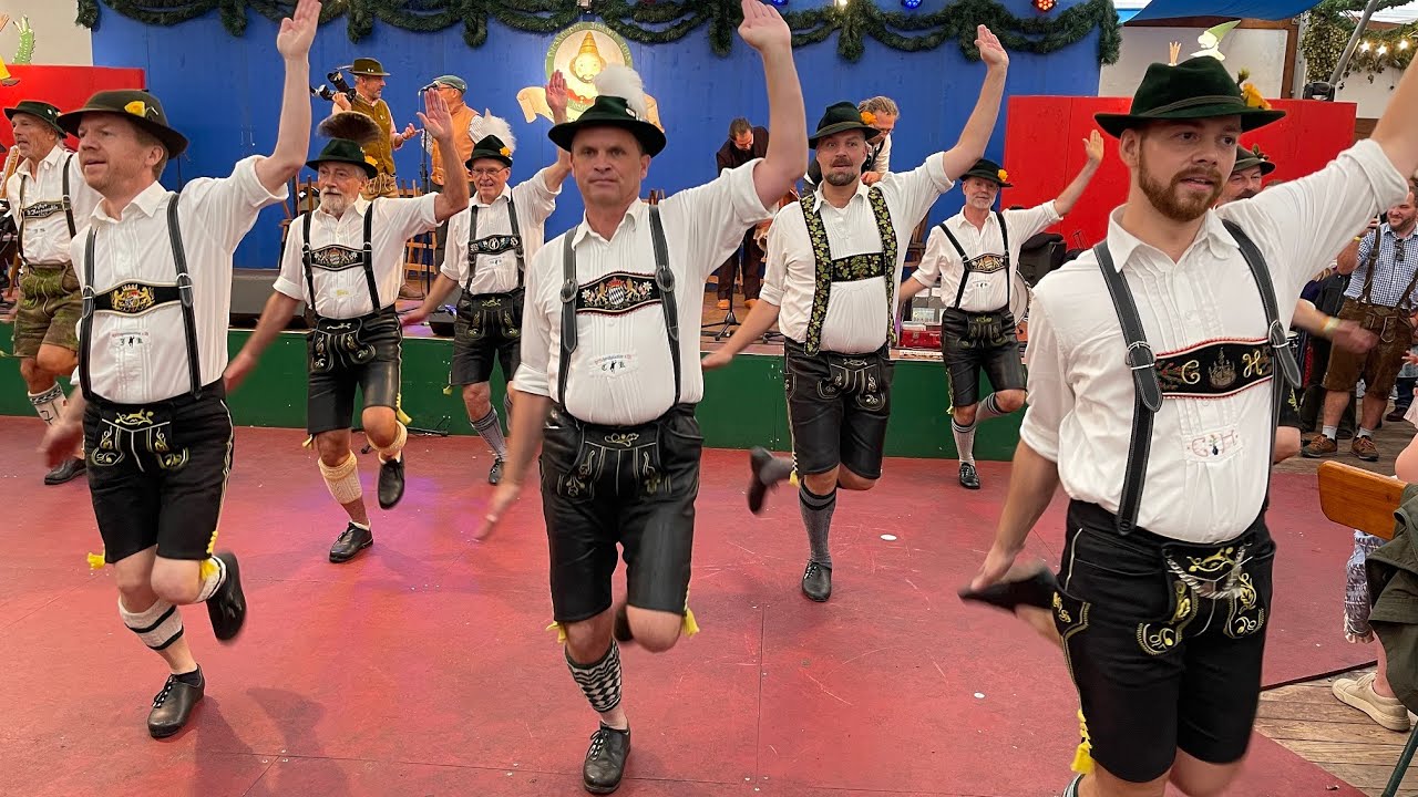 Oktoberfest 2022 - die Schwuhplattler auf der Wiesn