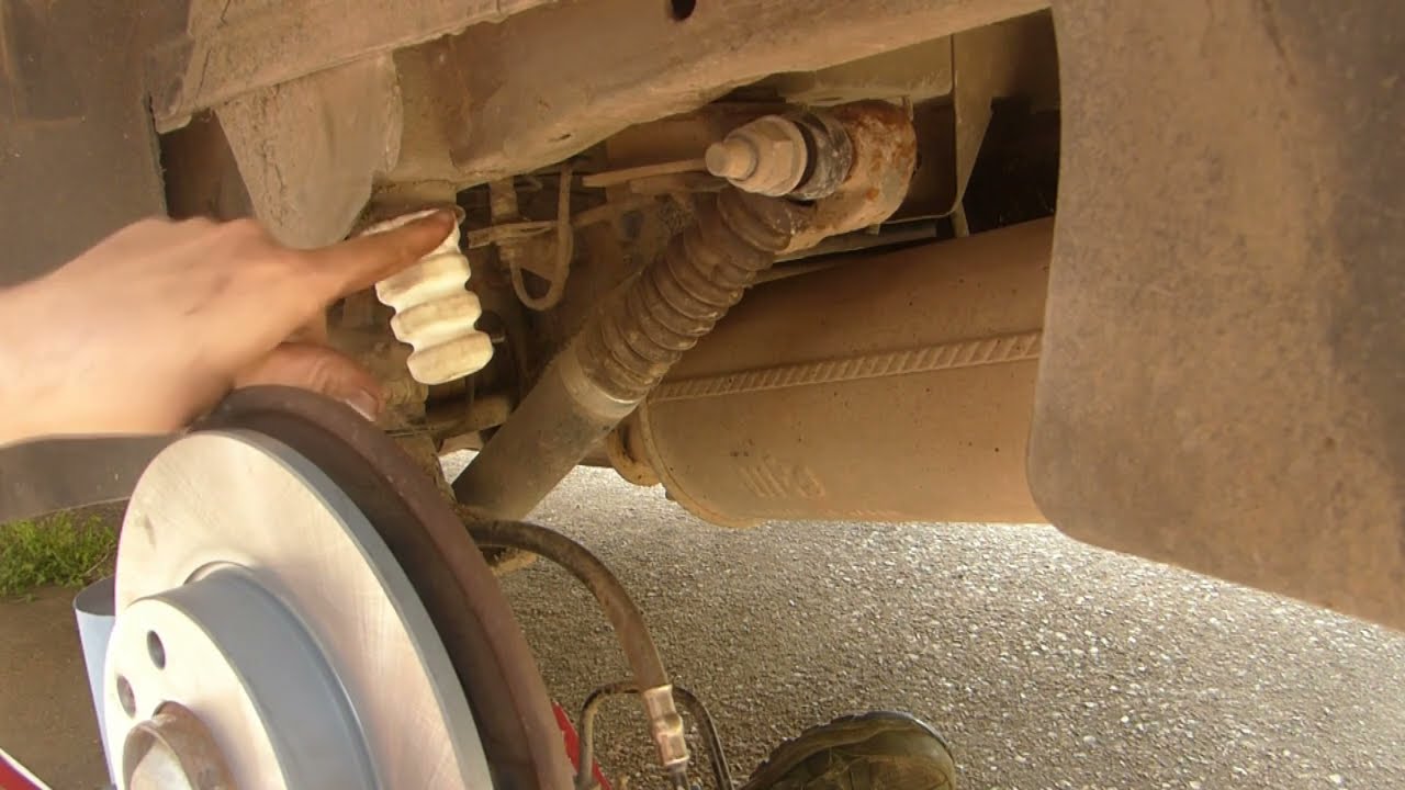 Citroen Xsara Picasso Replacing the Rear Suspension Bump Stops