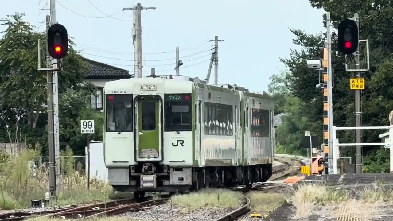 キハ110系200番台クン209号車+クン210号車が児玉駅を発車するシーン