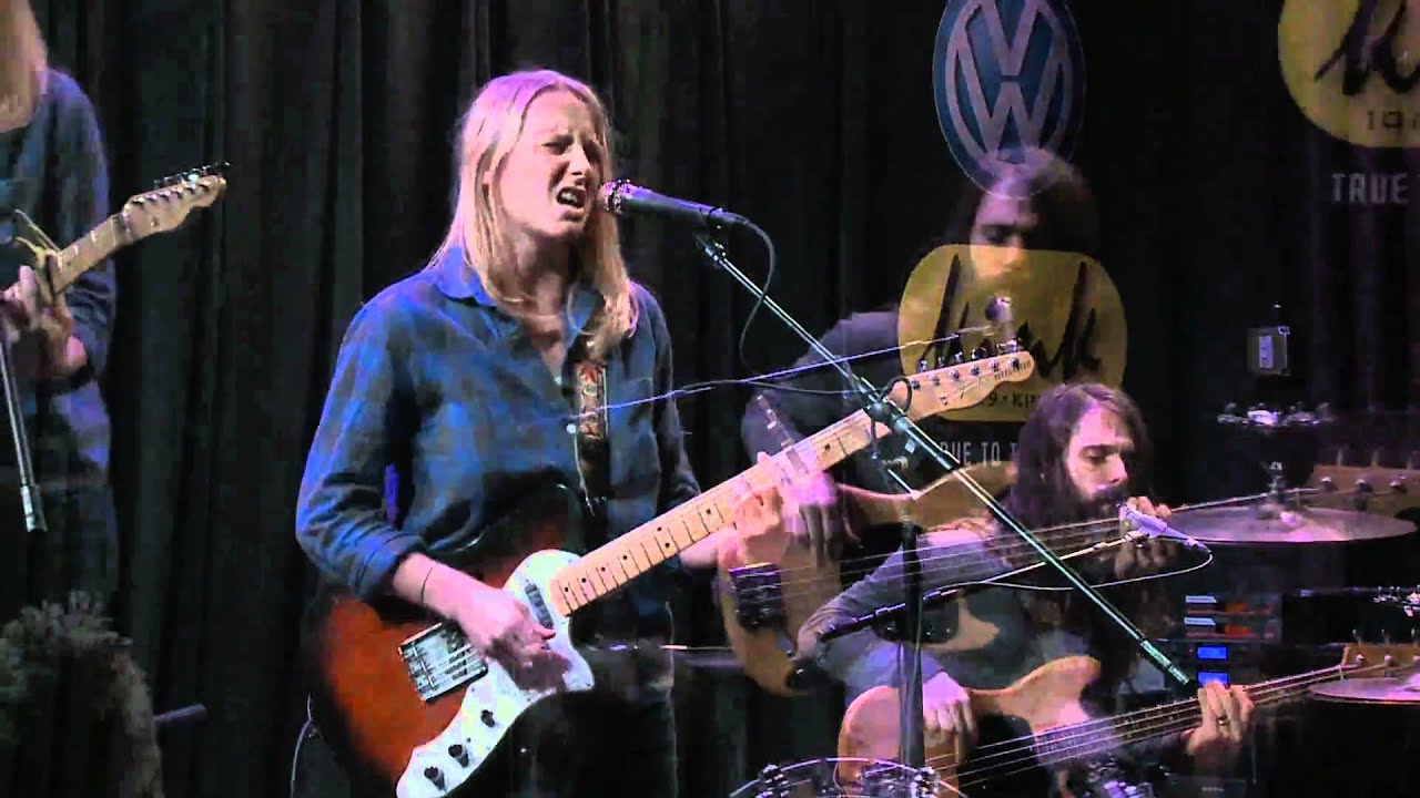 Lissie - When I'm Alone (Bing Lounge)
