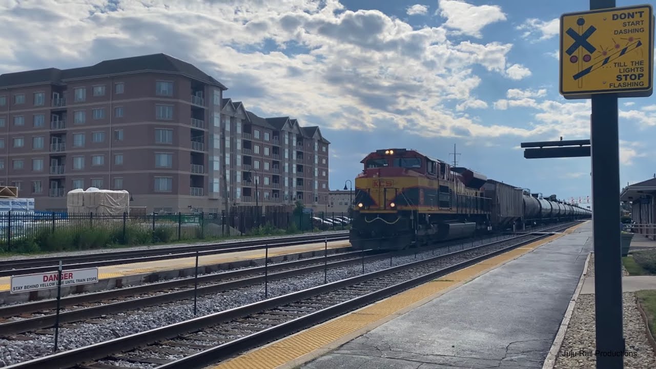 KCS 4044 leads with KCS 4701 dpu east at Franklin Park 6/14/21