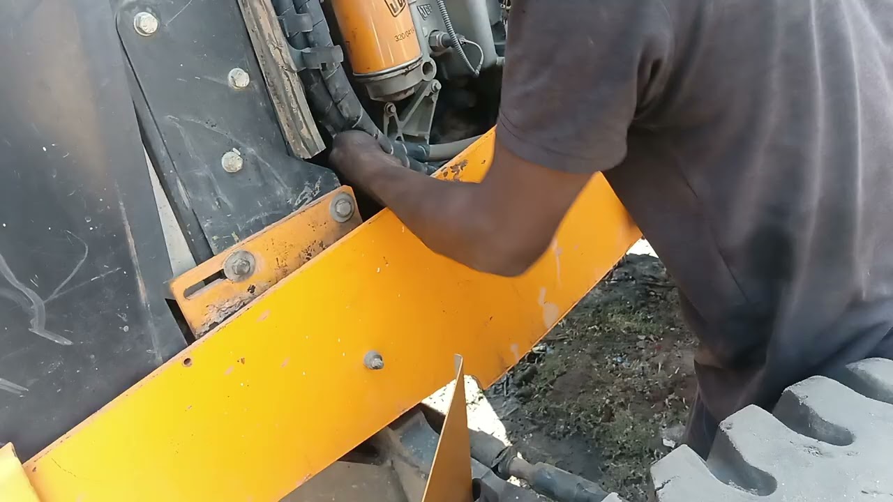 Jcb 3dx fan belt change part 1 