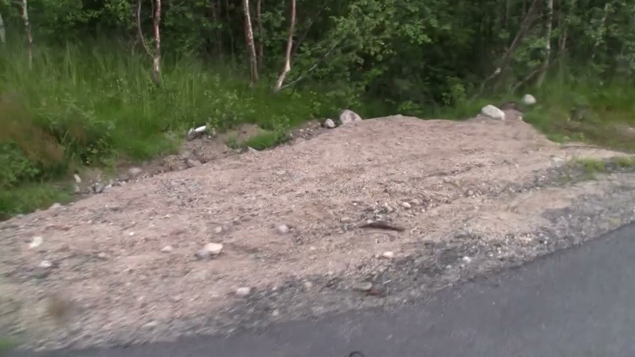 Smal vei 3 meter-Fidjeland Fjellgrend med låst grind 31.7.2012