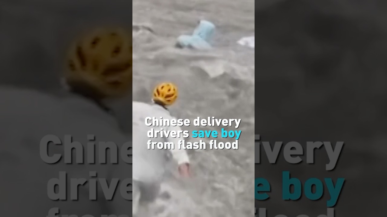 Chinese delivery drivers save boy from flood