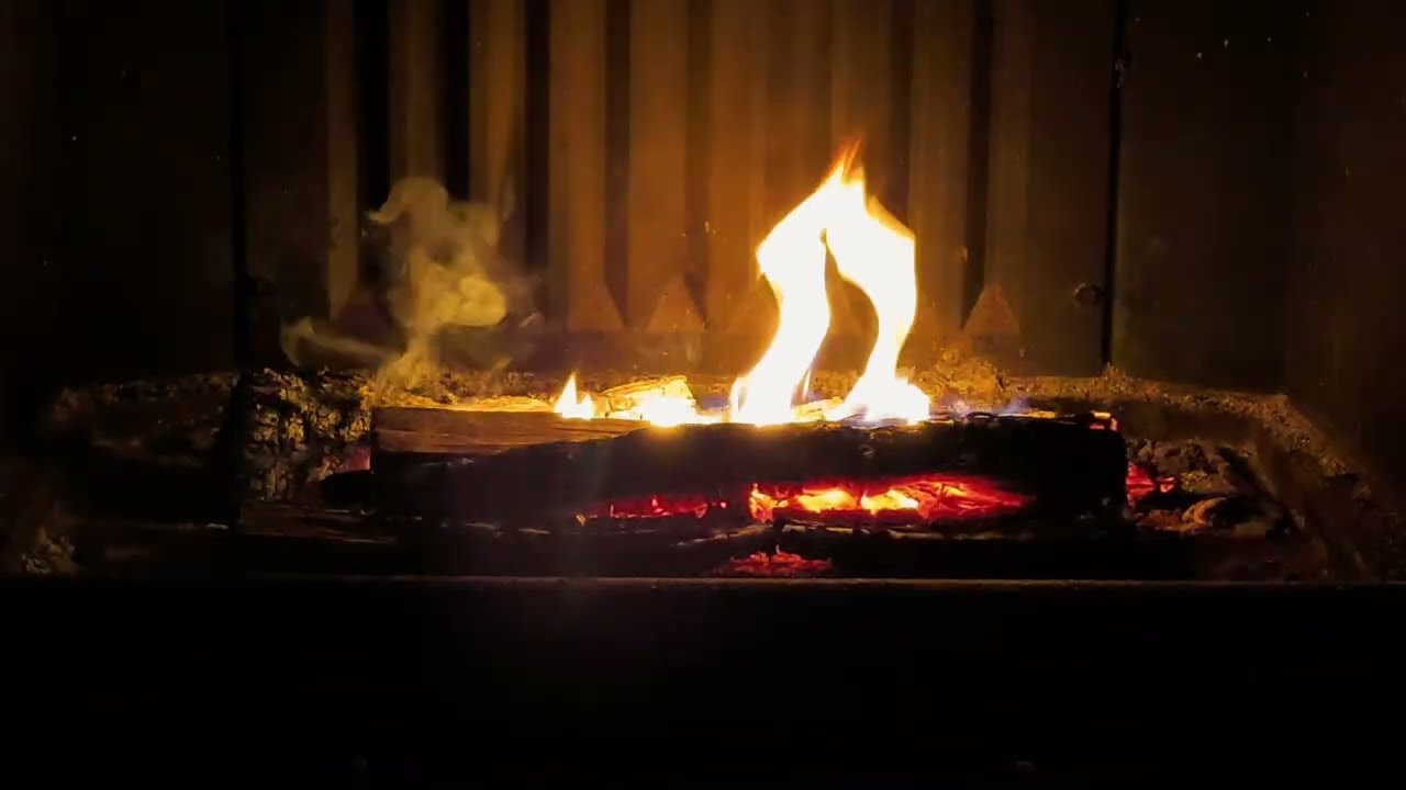 Winter Fireplace ❄️ January Nights | 1 Hour of Crackling Logs (4K, 100% REAL)