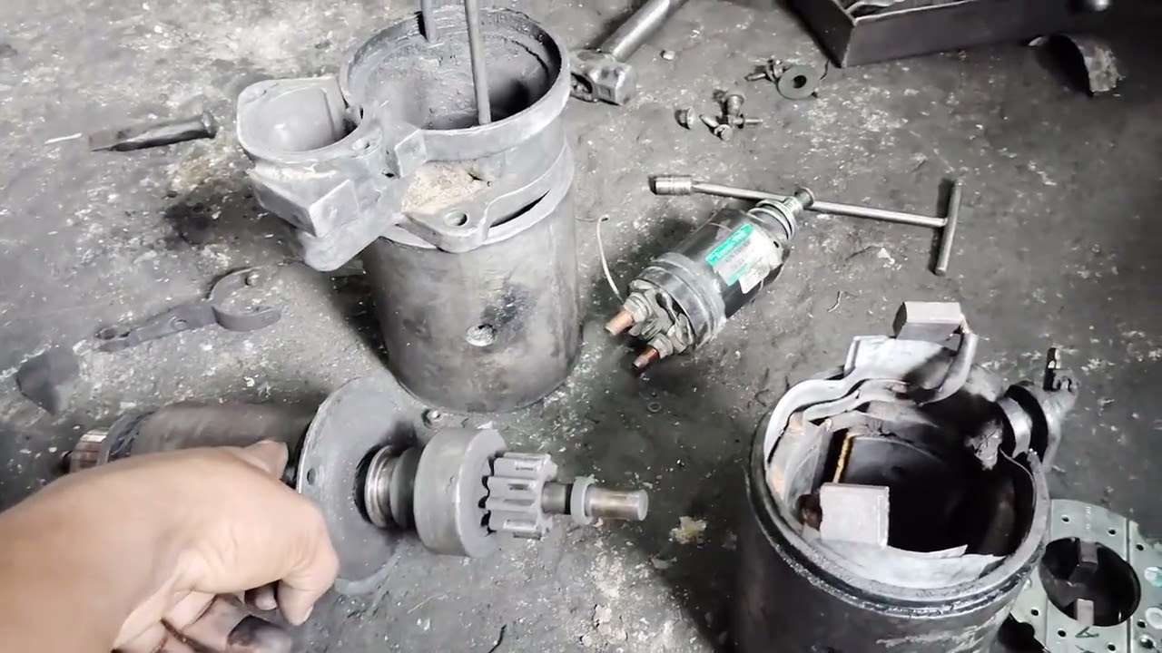 A BS3 (Bharat Stage III) bus or truck uses a self-starter motor to initiate the engine. 🛠️🚍
