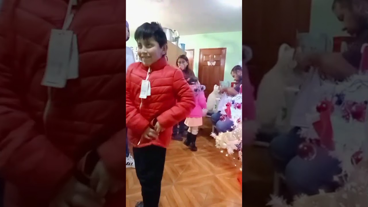 ABRIENDO REGALOS DE NAVIDAD